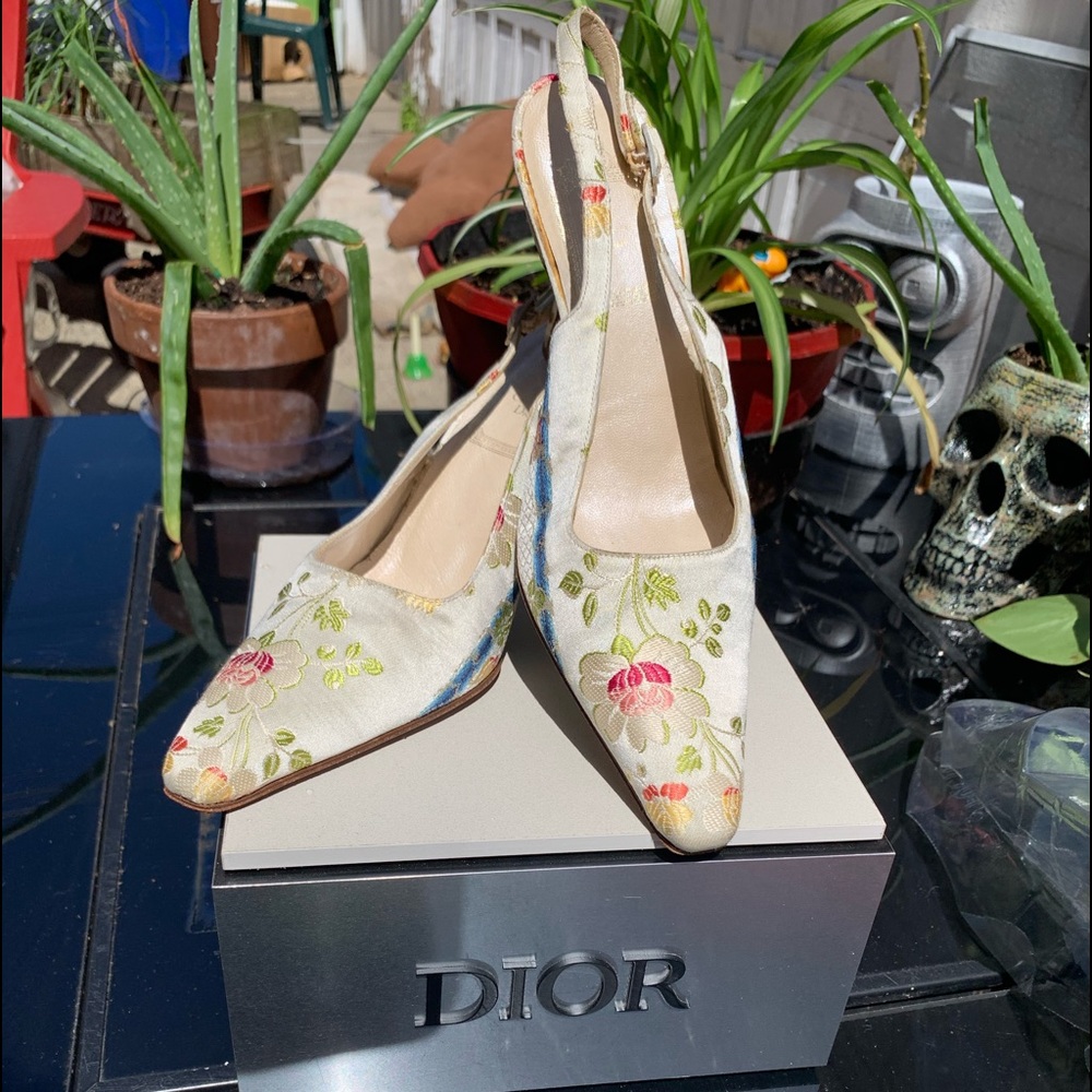 Christian Dior floral embroidery slingback.